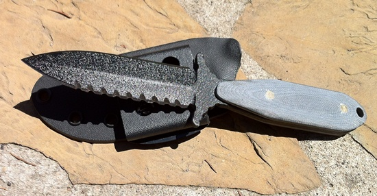 8" Dagger Black Blade Serrated G10